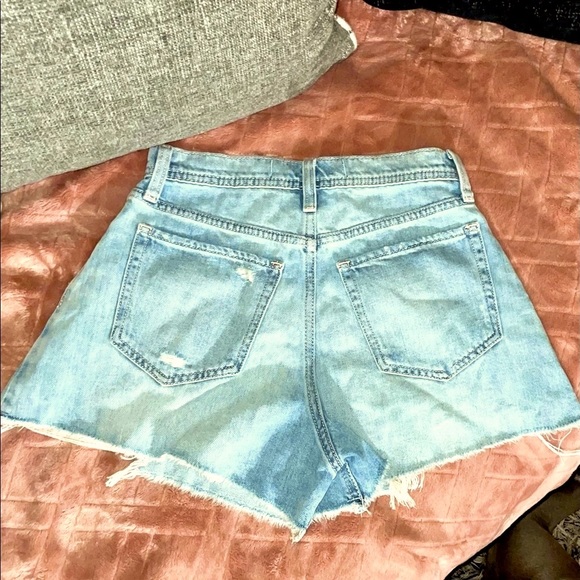 Hollister Distressed Denim Cutoff Jean Shorts - Picture 2 of 6